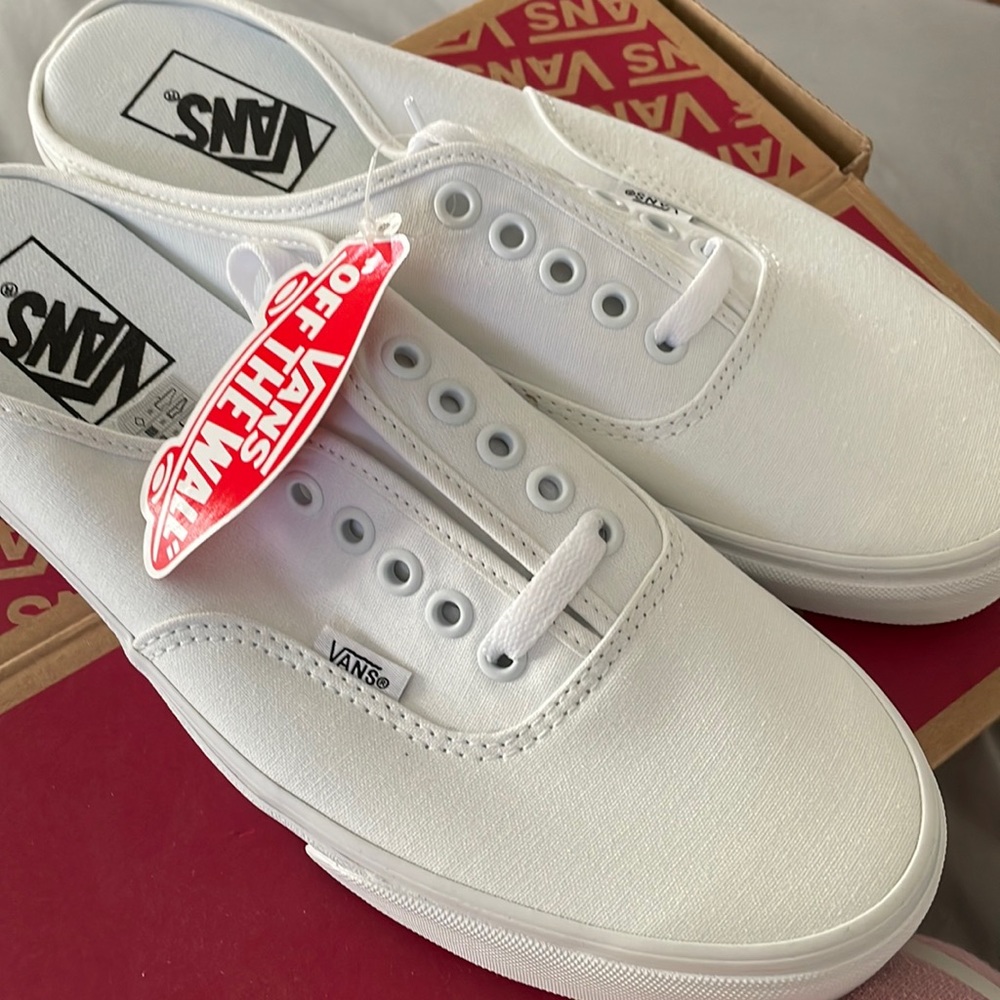 Brand New women’s size 9 1/2 vans slip on shoes